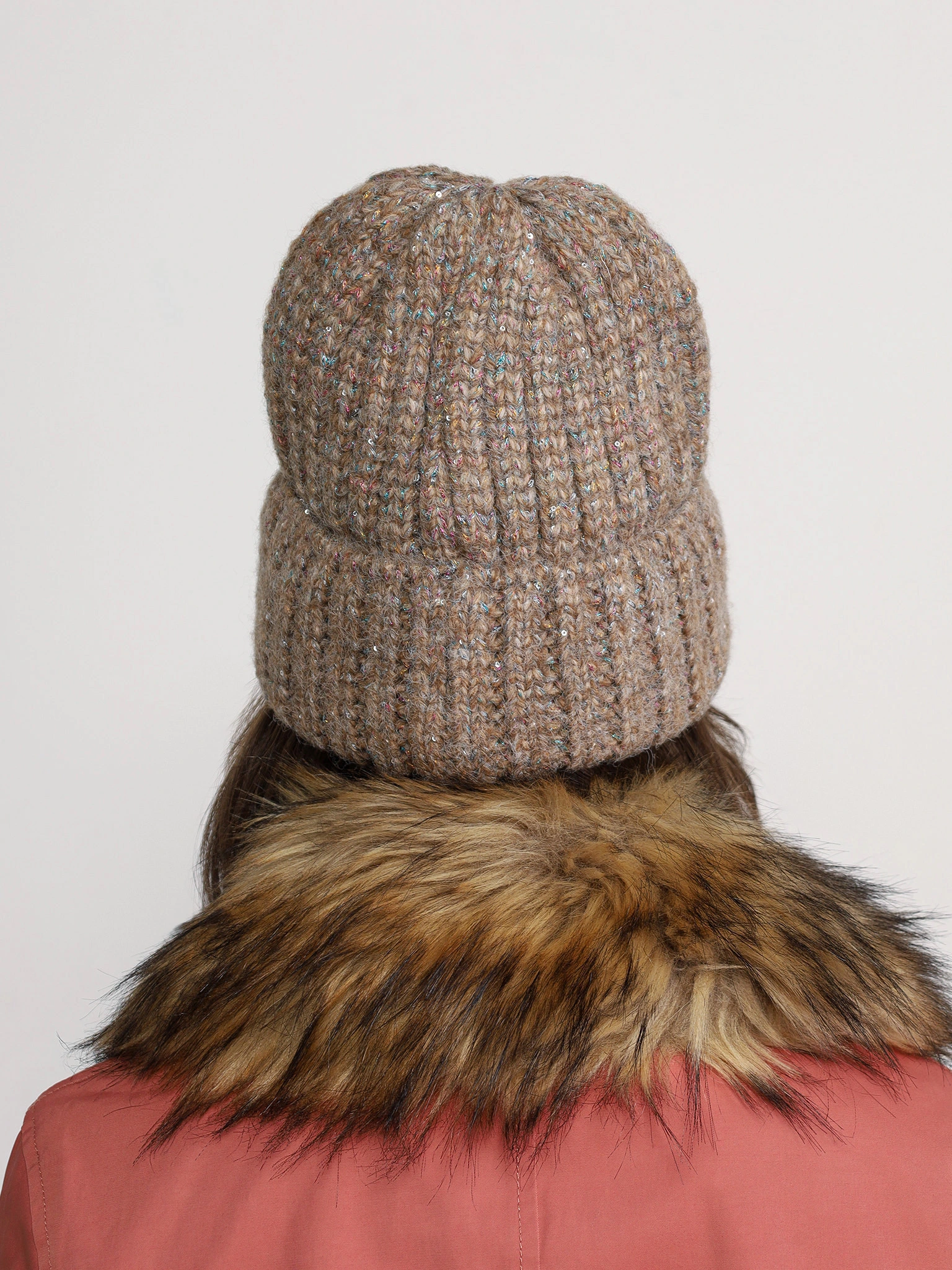 Шапка-бини с люрексом и мелкими пайетками с отворотом в ассортименте